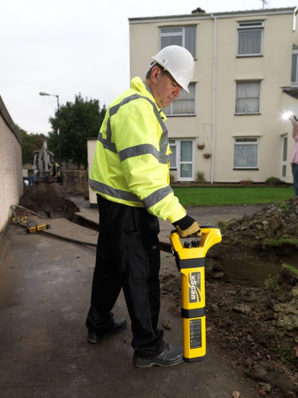 Détecteur de câble électrique souterrain pour un travail de précision