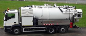 Camion hydrocureur en location pour curer et déboucher les réseaux de canalisations et assainissements